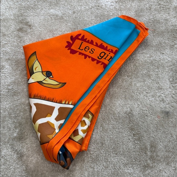 Les Girafes-Giraffe Safari Animal Zoo Print Scarf 100% Silk Oversize 50x50 inch - Picture 6 of 6
